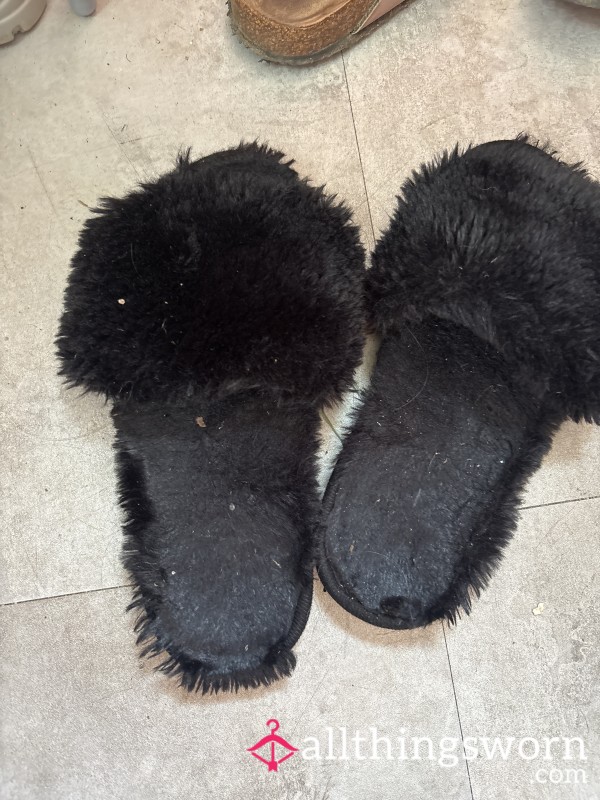 The Best Fuzzy Slippers 🖤