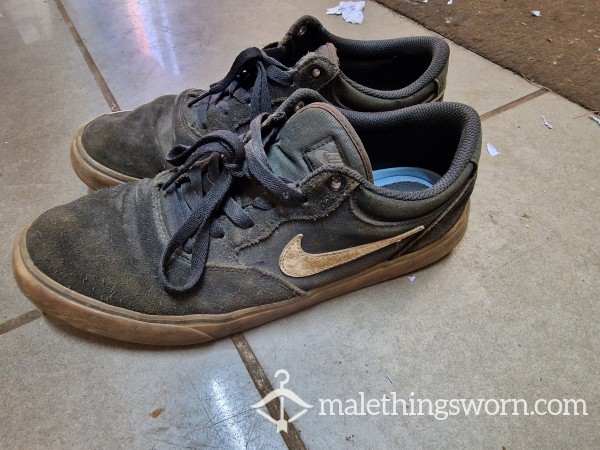 Heavily Worn & Stinky Nike SB Dunks – Perfect For Sniffing & Cleaning