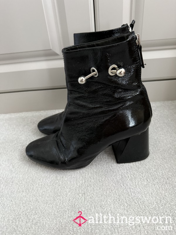 Heeled Black Patent Leather Ankle Boots 👢 Very Well Worn👀