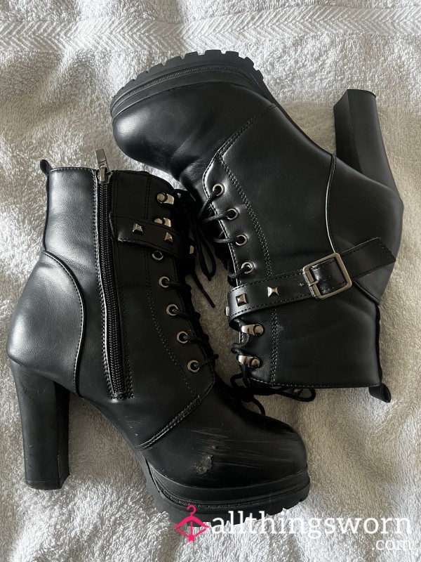 Heeled Boots / Pleasers