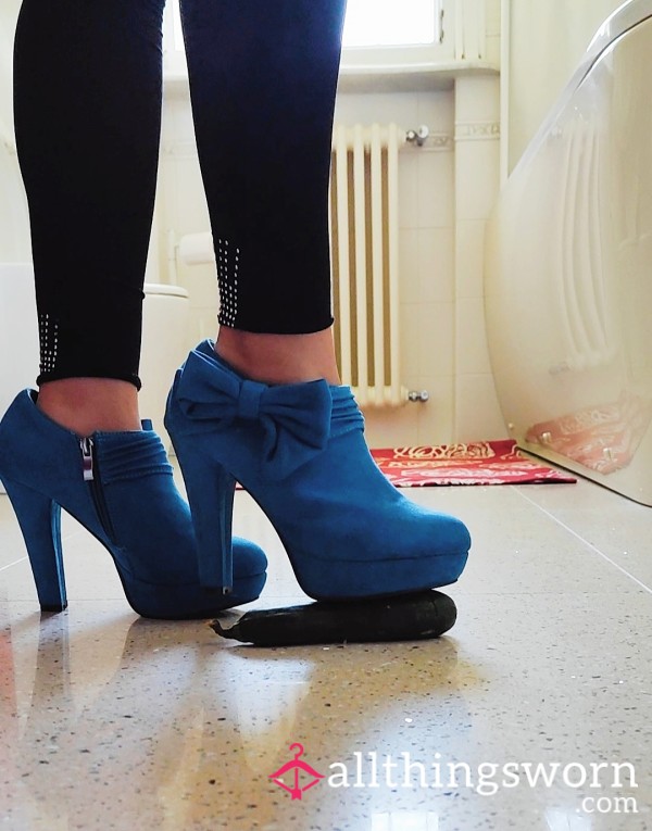 Heels Crushing Session: My Heels At Work On The Zucchini