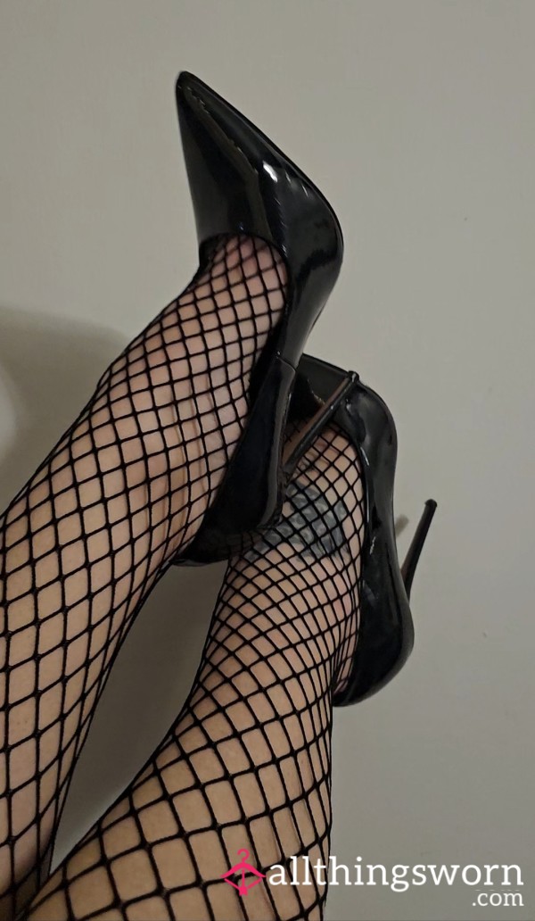 Heels & Stockings: 4 Min Feet/legs Ignore Call Video. Enough To Make The Heart Race With Added Shoe Dangle