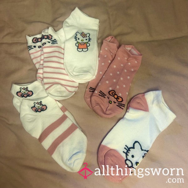 HELLO KITTY ANKLE SOCKS