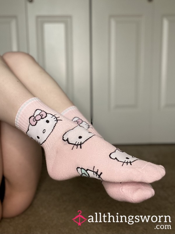 Hello Kitty Crew Socks - Available For Wears 🩷