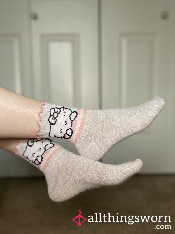 Hello Kitty Crew Socks - Available For Wears 😻