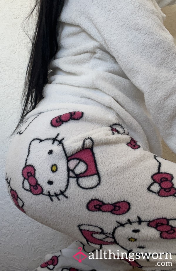 Hello Kitty Fluffy Pyjamas 😻