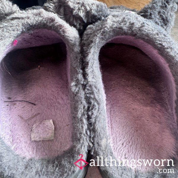 SLIPPERS👣💦 SUPER STINKY, SWEATY & WELL WORN