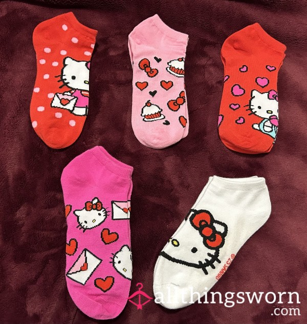 ~HELLO KITTY LOVE THEMED ANKLE SOCKS~