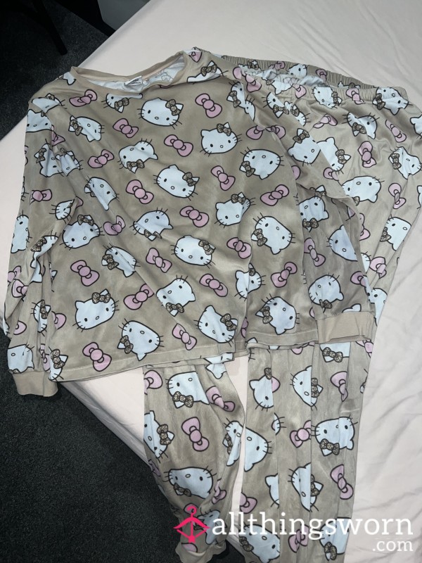Hello Kitty Pyjama Set