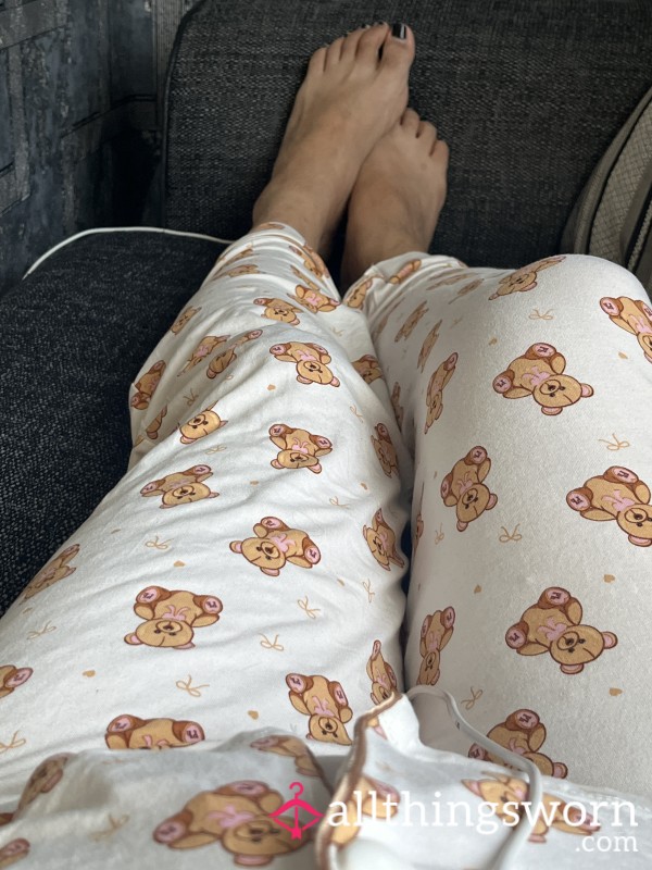 Heyy- Im New Here, Im Eondering What Yall Would Like- Feet Socks Let Me Know. X