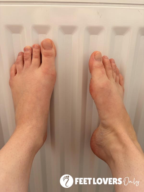 High Arches & Wrinkled Soles - Slow, Close-up Foot Set