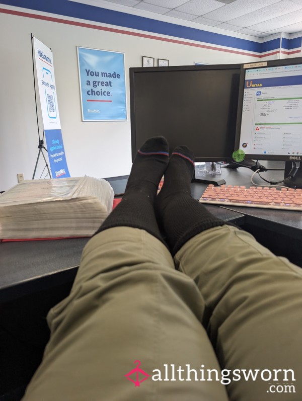 🧦 High Non-Binding Socks – Soft & Gently Worn