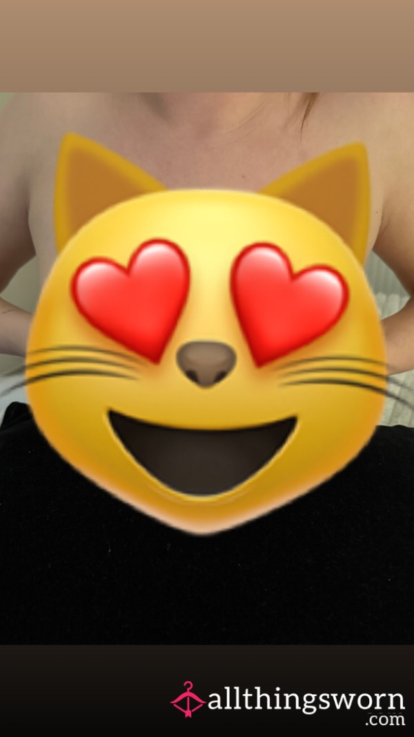 Holding My Big Juicy Tits!😈