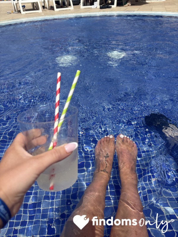 Holiday Fun Feet 🦶