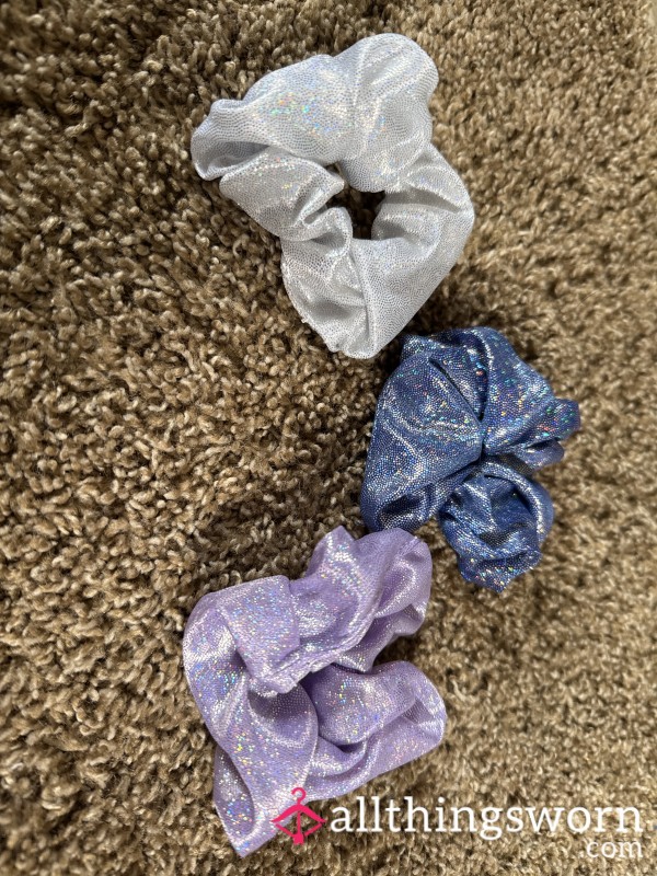 Holographic Scrunchies