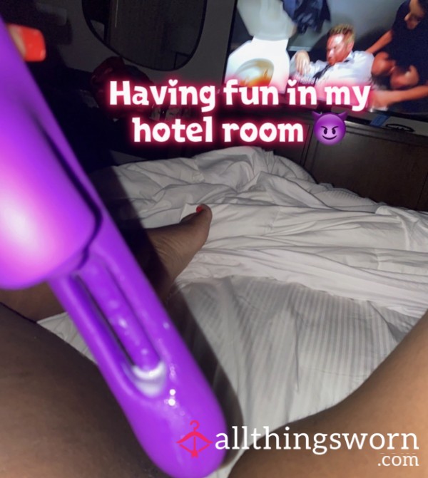 Playing With My Favorite Vibrator- Grinding, Moaning, Completely Focused 💦