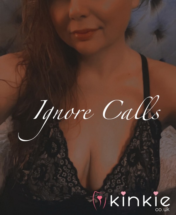 Horny Brunette MILF With Ma**ive Dd’s Waiting For You!🥵