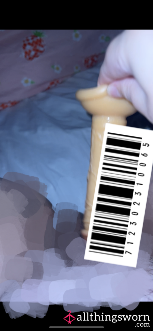 Horny Latina Slams Her Hairy Wet Pu**y 🐱 With A Thin Long White Veiny Di**o 🙈Super Noisy Moans🗣️Gushing Squelches & Creamy Mess! 🔥💦😈