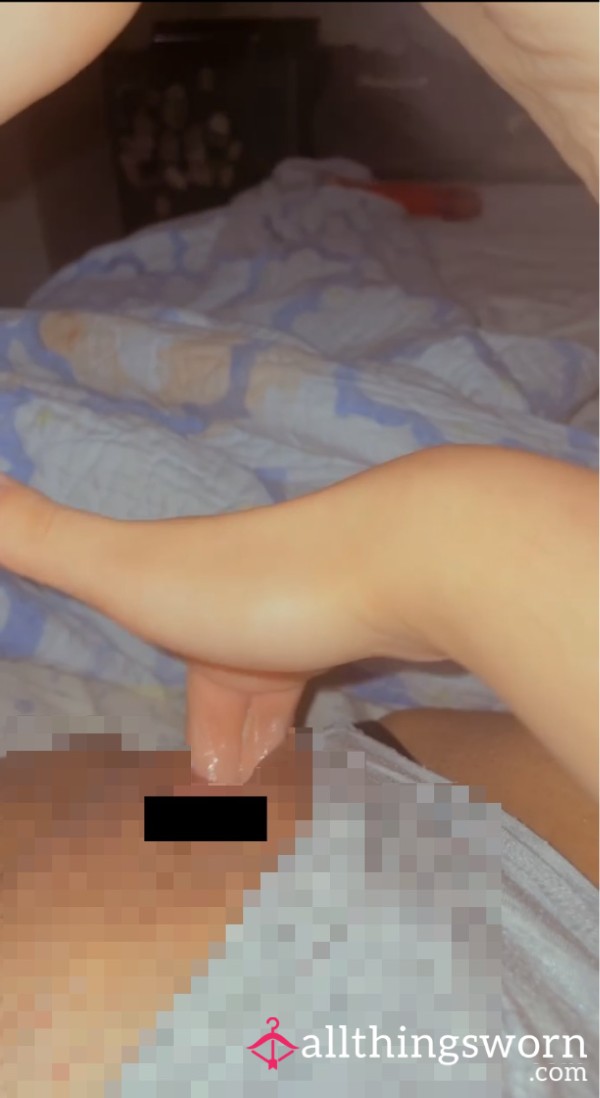 Horny Masturbating For 1 Minute