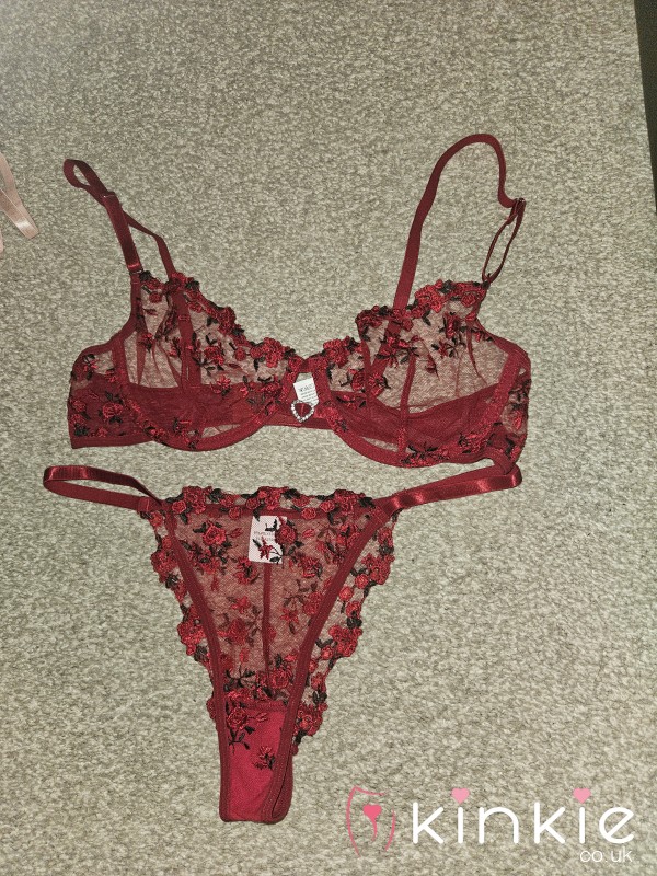 S**y Red Set