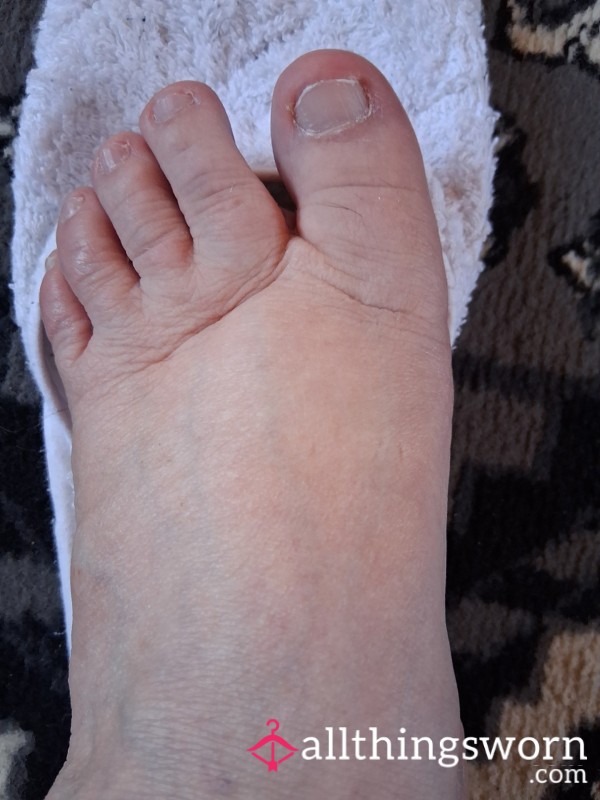Hot, Smelly And Dirty Bare Foot