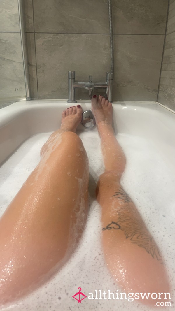 Hot Soapy Bath. Shaving My S**y Legs And Washing My Gorgeous Feet