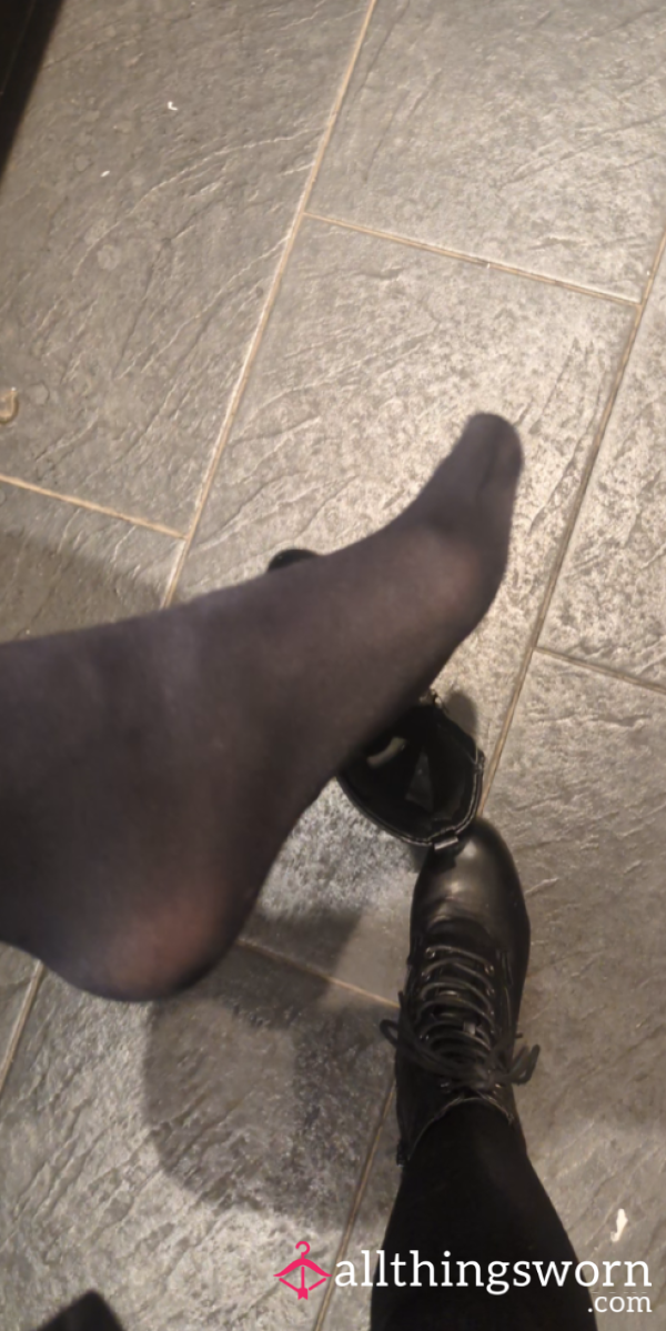 Hot Sweaty Feet In Tights At The Bar👣🍸
