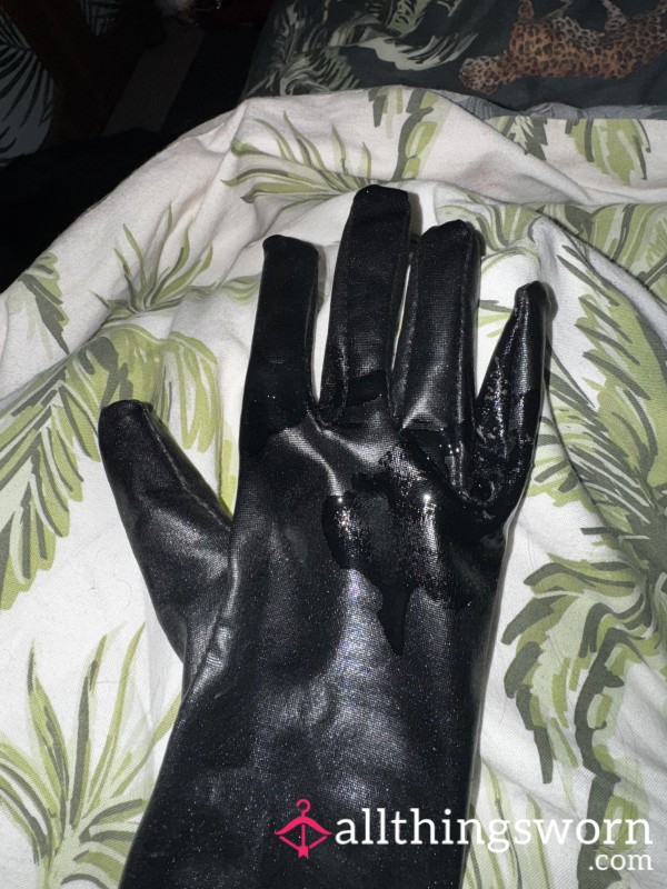 HOTTTTT Glove 💦 Worn By Me To Wank My Husband