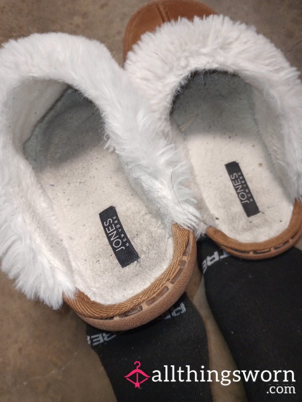 House Slippers $35 Shipping And 2 Pictures Included