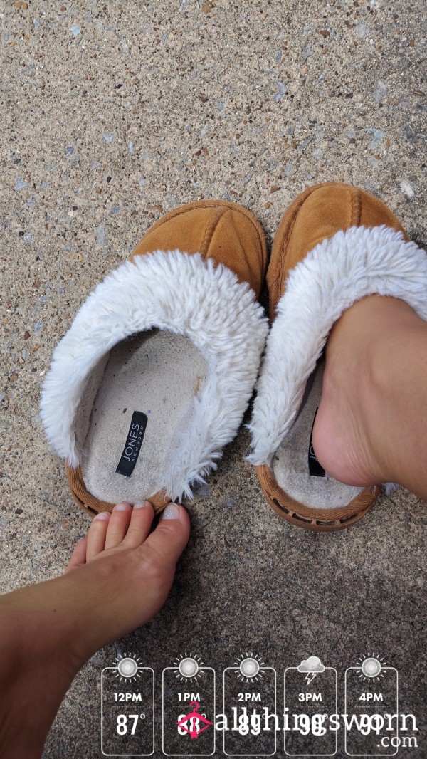 House Slippers $35 Shipping And 2 Pictures Included