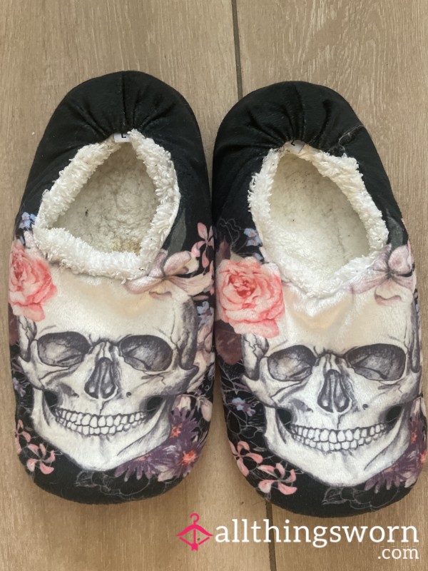 HOUSEWORK Slippers ! 😝😝