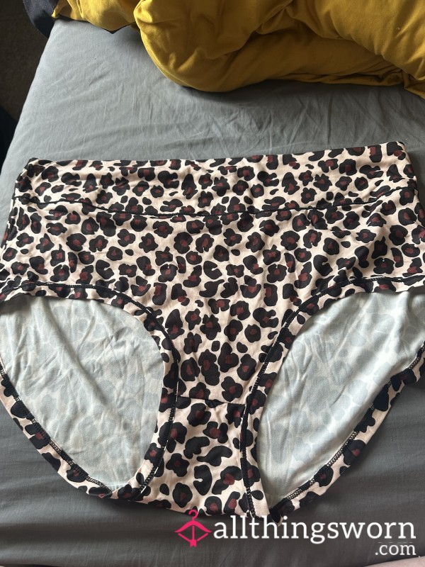 Huge Full Back Leopard Print 😈 - Beige & Brown
