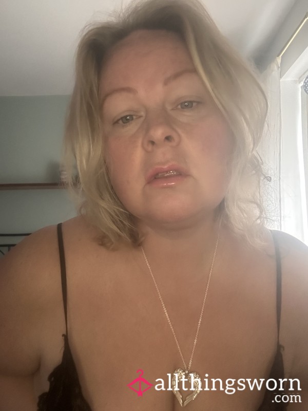 38gg Titties In A Lace Crop