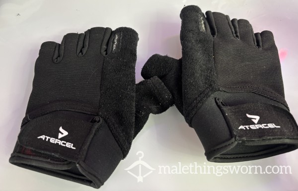 Husband’s Smelly Lifting Gloves