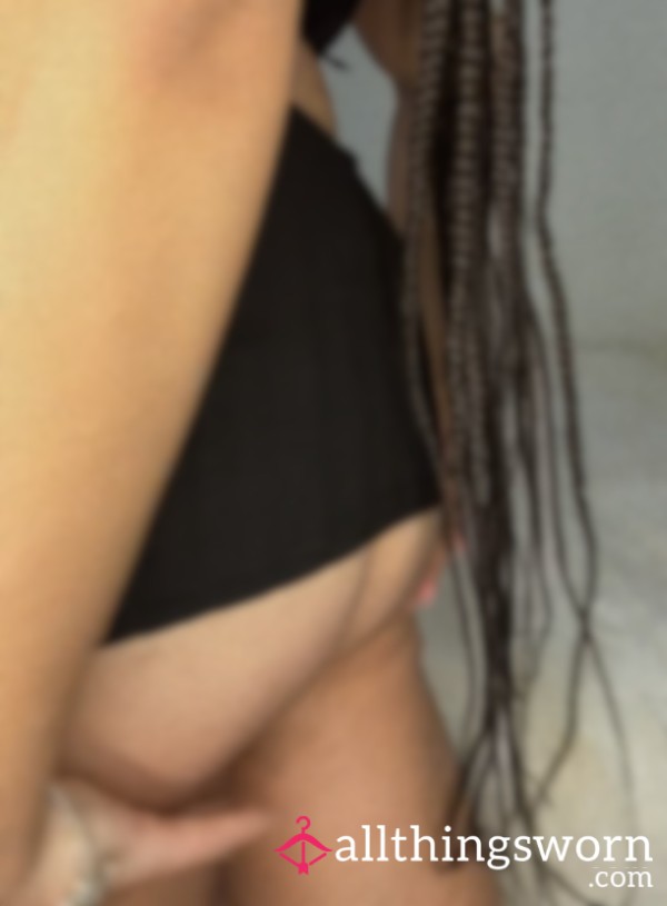 I Flash You In My Mini Skirt And Black Lace Thong 😍