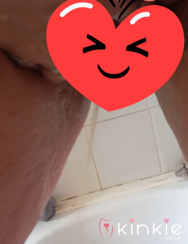 I Had A Wee In The Bath If You Want To See Message Me 😈🥰
