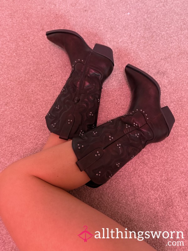 I Know Someone Has A Cowgirl Boot Fetish🧎🏽