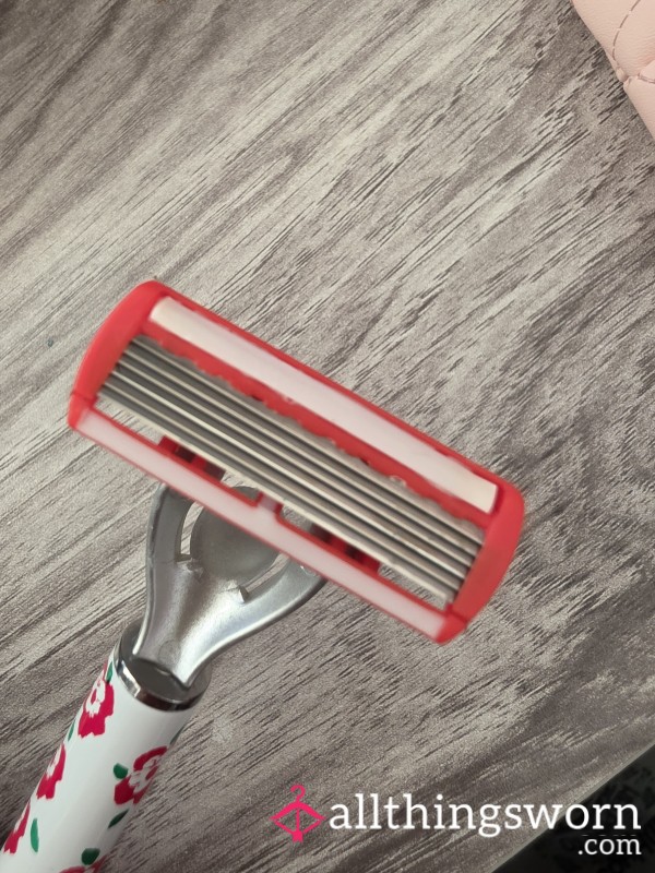 I Shave Everywhere! Razor Head Anyone?