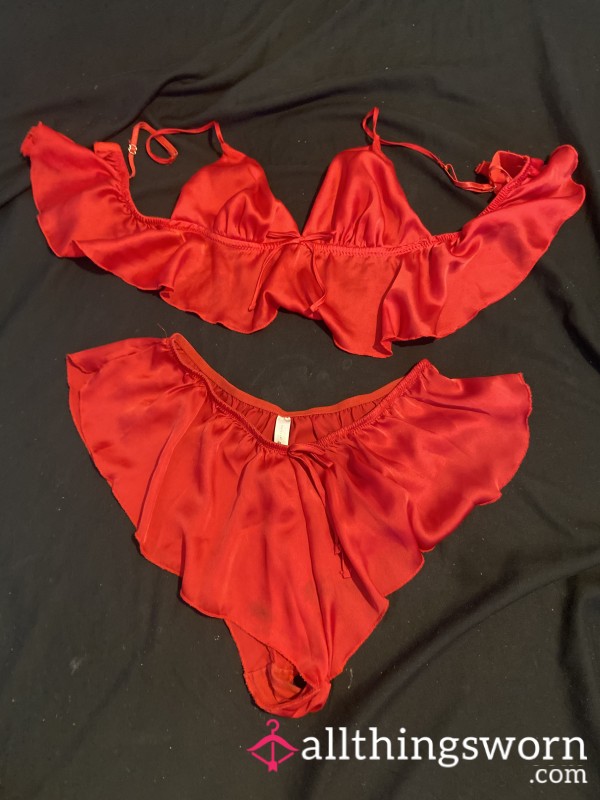 I Slept In This Red Silk Set… Now It’s Yours To Worship. 💋✨