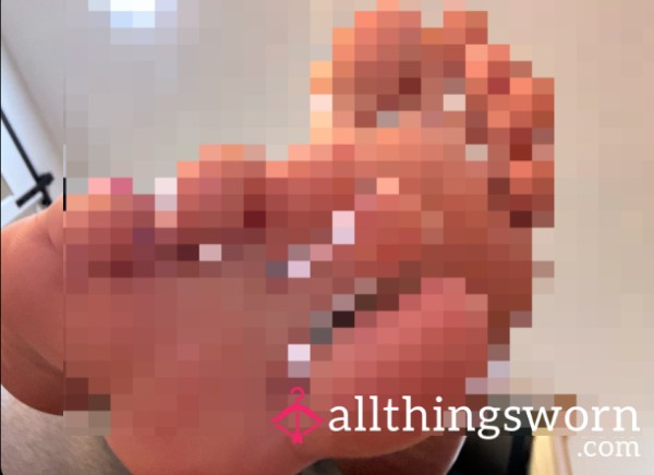 I Want My Toes Adored