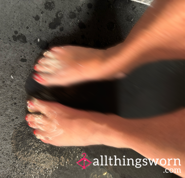 I Want Your C*m Inbetween My Toes