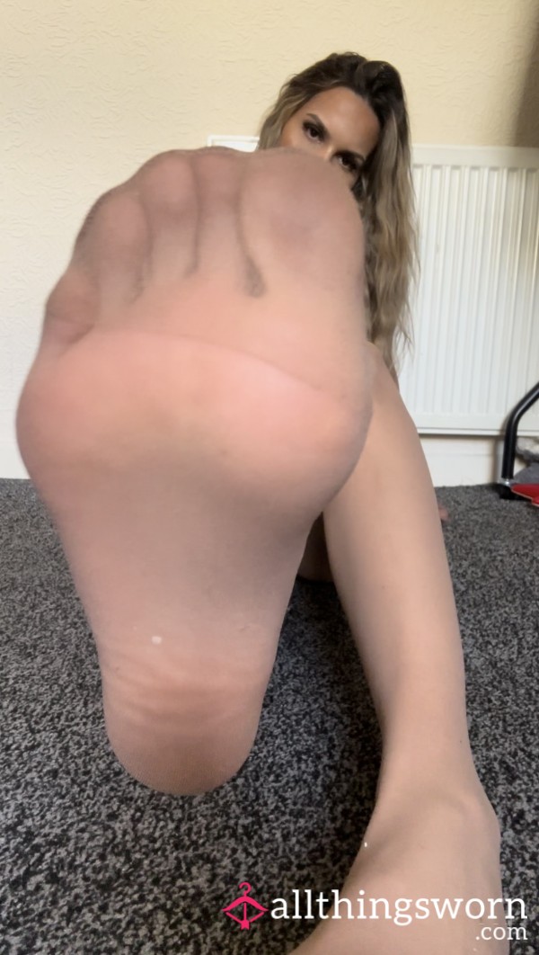 If You Love Pantyhose Come See Me😈
