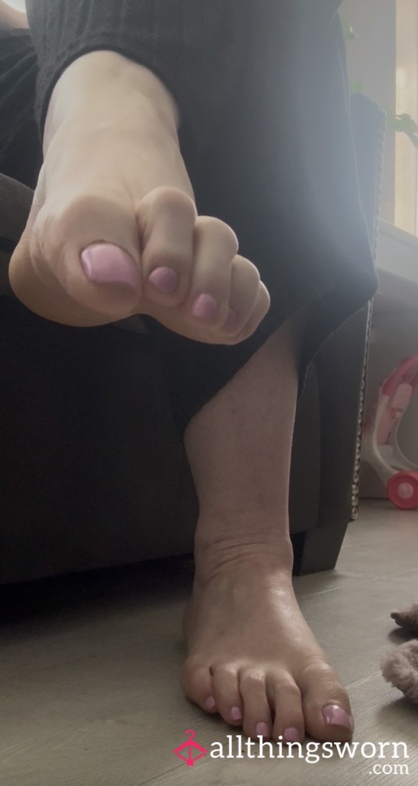 Ignoring You !!!!!!! Watch My Feet Just Ignore You For Over 3 Mins