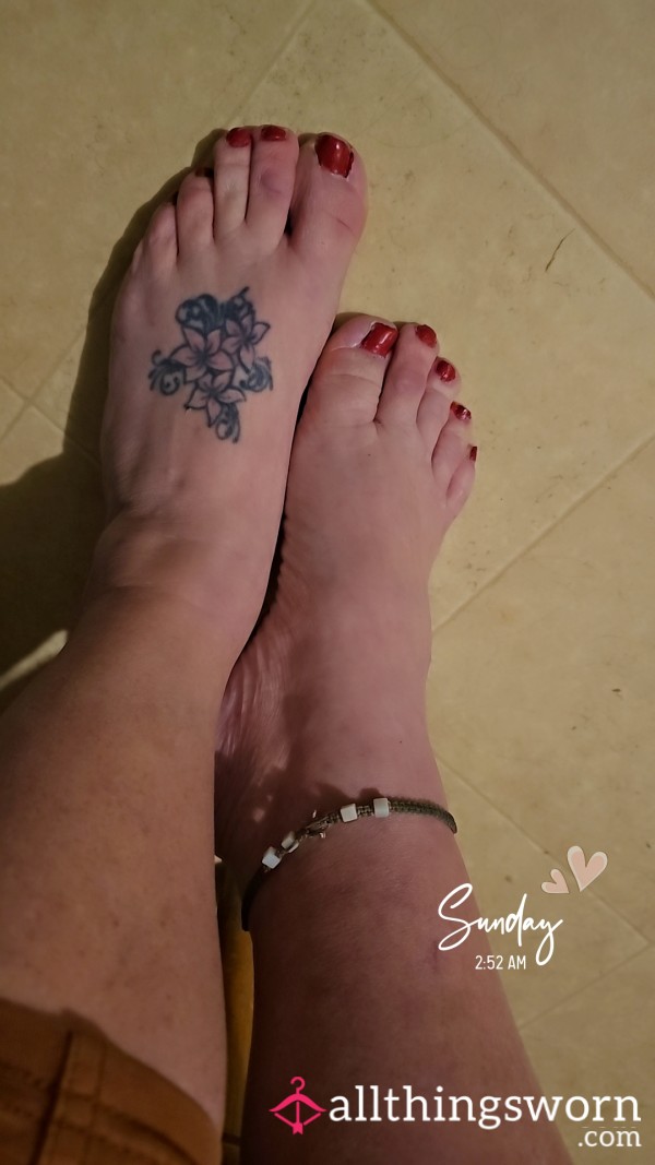 I'm Double Jointed In My Toes On My Right Foot!