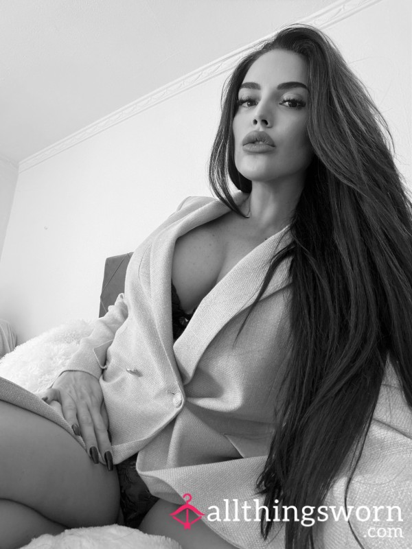 I’m Feeling Bold, Playful, And Very Interested In Someone Who Can Keep Up… Want To Find Out If That’s You?🔥😈