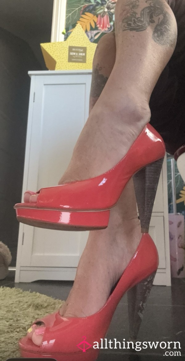 “I’m Parting With My Topshop Patent Leather Heels—shiny, Sharp, And Worn By A Goddess. They’ve Walked Over Egos And Turned Heads Without Even Trying. High-gloss. High Attitude. High Standards