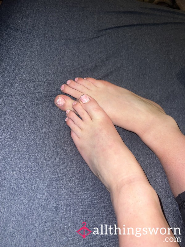 Innocent Untouched Feet, Flexible Dm For What You’d Like Them To Hold 💋