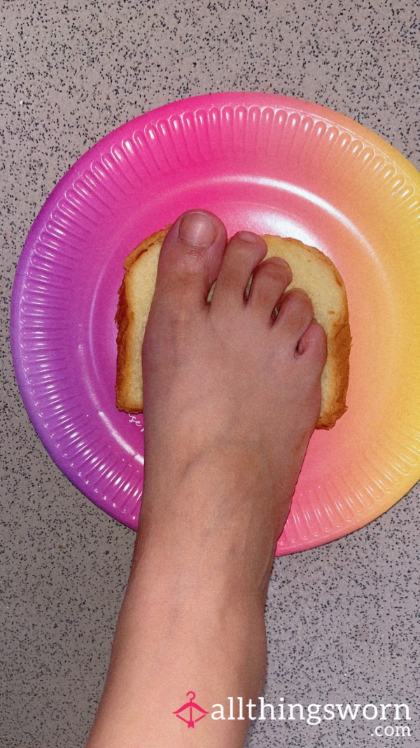 🦶🏽 🍞