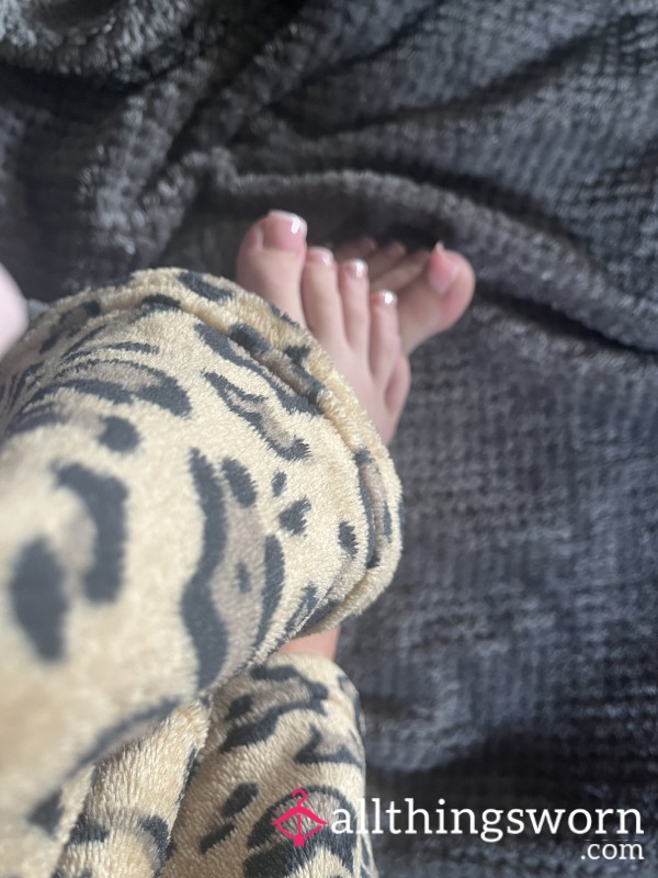 🦶🏼🫢