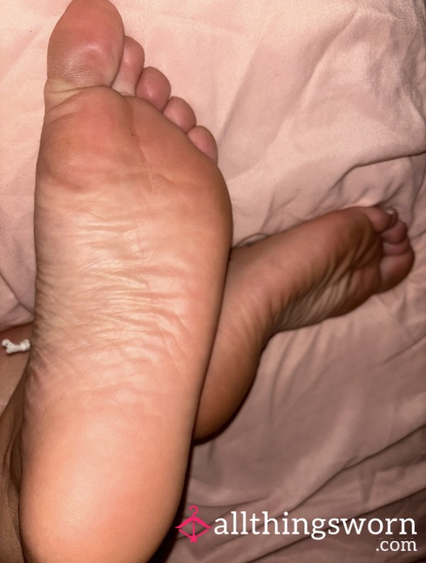 👣